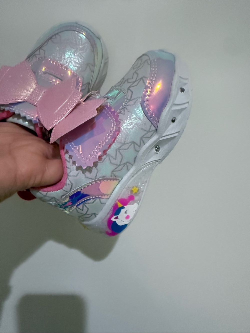 Source Unknown Kids Unicorn Light-Up Sneakers in Pink and Iridescent